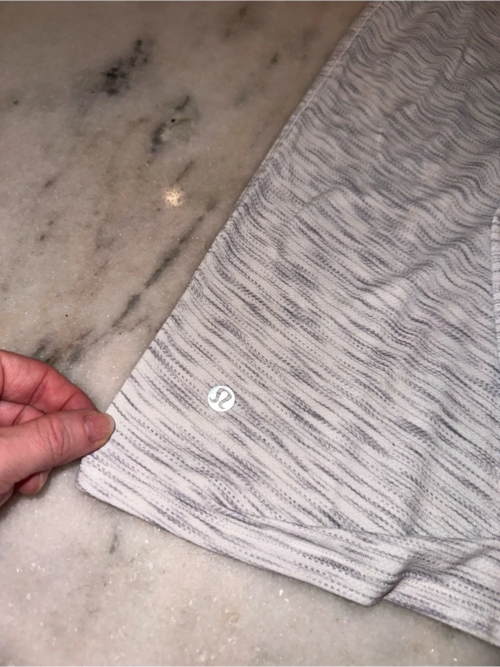lululemon athletica lightweight sleeveless